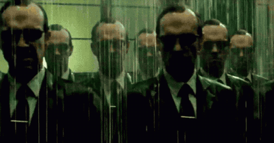 Gli agenti Smith di Matrix, tutti identici, che avanzano in fila